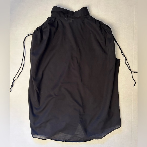 H&M Black Button Down Sleeveless Shirt light weight w/ruched detail Sz-M.  D19 - Picture 6 of 8